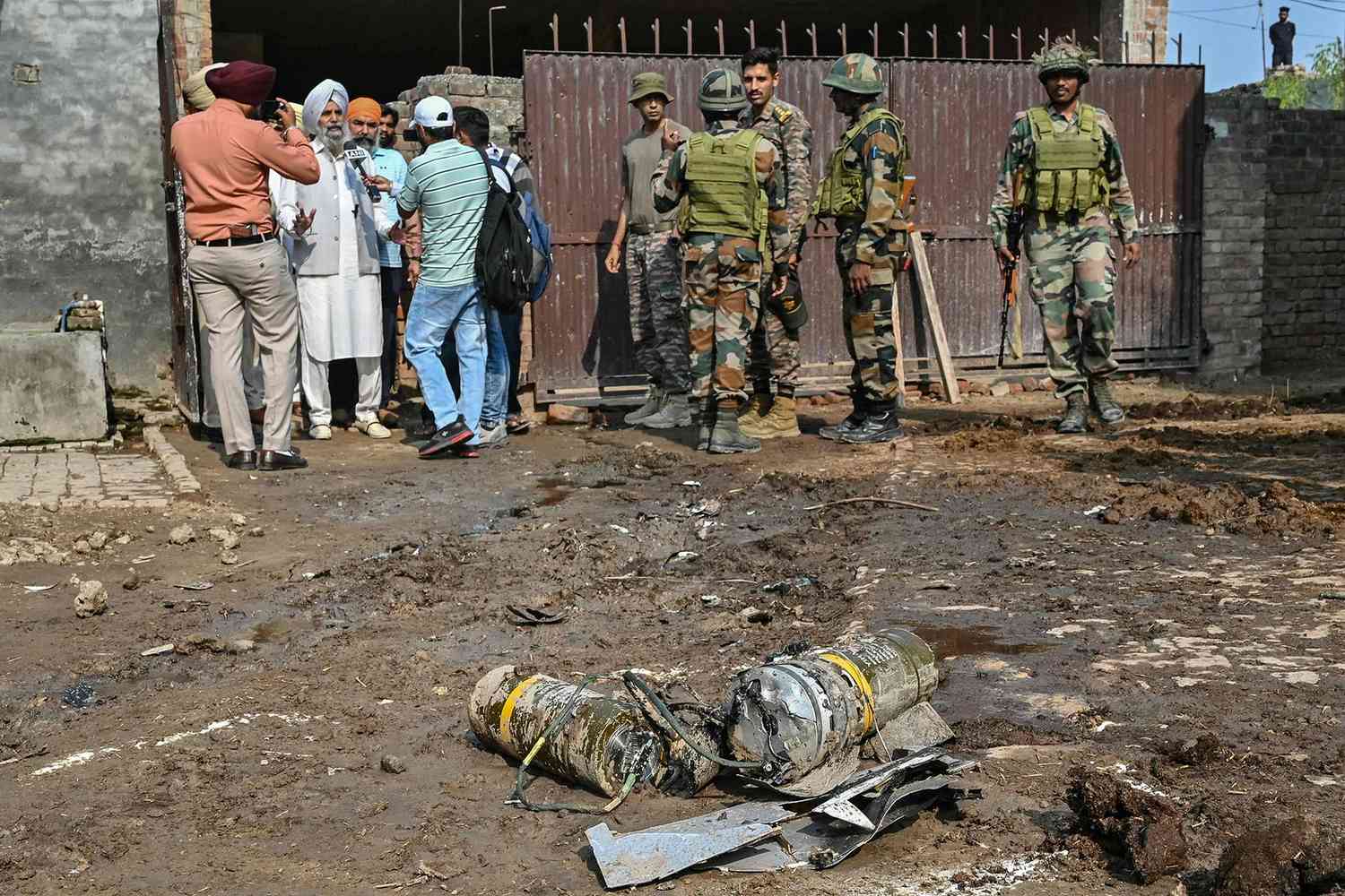 ‘भारत र पाकिस्तान सैन्य कारबाही रोक्न सहमत’