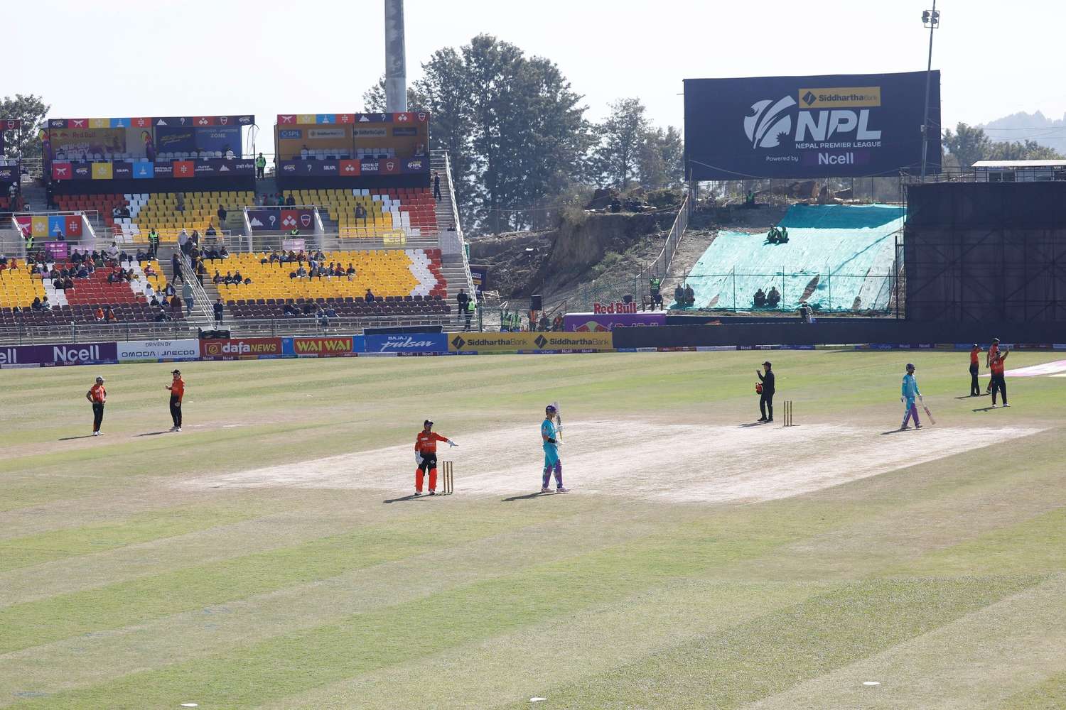 एनपिएल क्रिकेटः काठमाडौँको चितवनलाई १४३ रनको चुनौती
