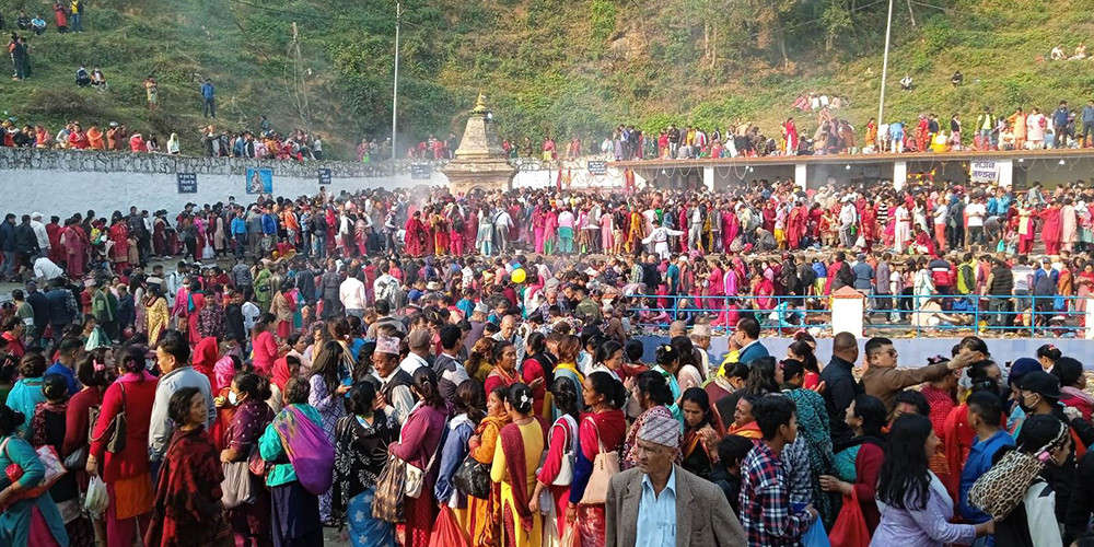 मातातीर्थ कुण्डमा भक्तजनको घुइँचो