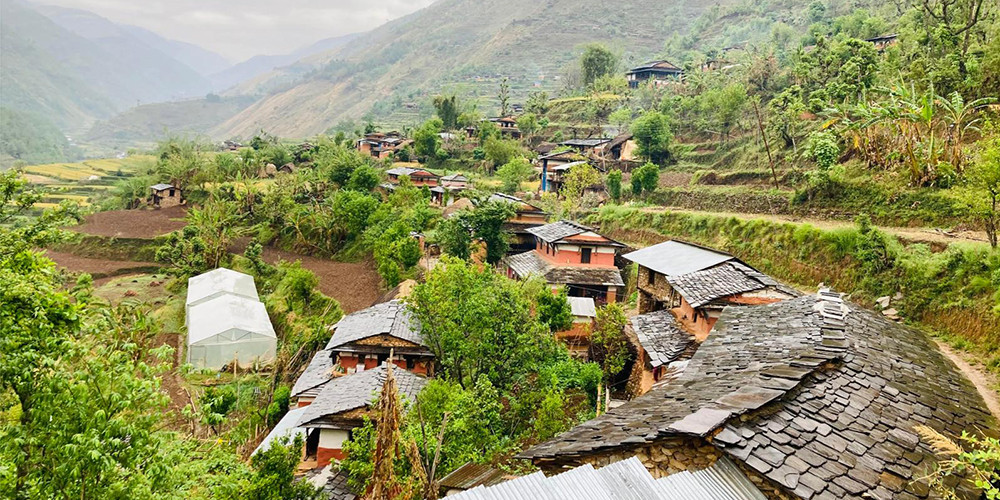 विकासले रोक्यो झिम्पा गाउँको बसाइँसराइ