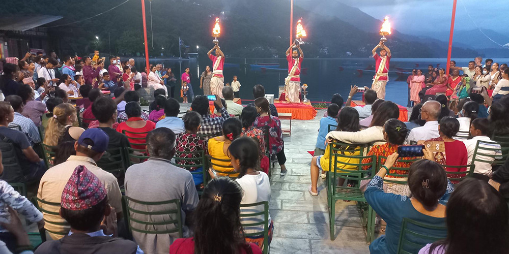 पर्यटकको आकर्षण बन्दै तालबाराही सन्ध्याआरती