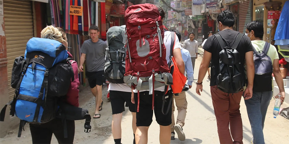 वसन्त ऋतु सुरु हुनैलाग्दा ठमेलमा पर्यटकको चहलपहल