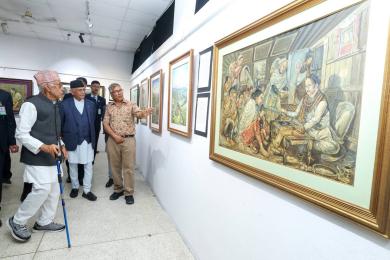 प्रधानमन्त्रीद्वारा शर्माको चित्रकला प्रदर्शनी अवलोकन