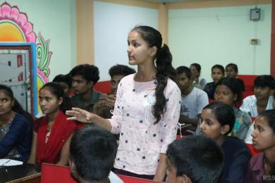 मेयरलाई विद्यार्थीको प्रश्न– हामी कहिलेसम्म अर्को पालिकाको विद्यालयमा पढ्न जाने ?