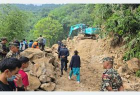 अझै खुलेन मेची राजमार्ग