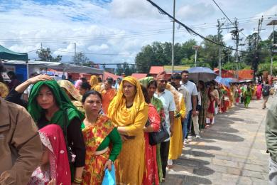 साउनको पहिलो सोमबारः बढ्यो पशुपतिनाथमा भक्तजनको लाम
