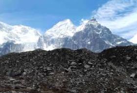 कञ्चनजङ्घा हिमाल हेर्न माईजोगमाईमा पर्यटक