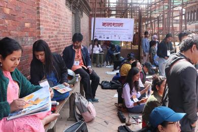 कृष्णमन्दिर नियाल्दै, क्यानसभामा उतार्दै
