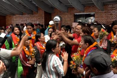 काभा महिला भलिबलको उपाधि जितेको पुलिस क्लब स्वदेश फिर्ता, विमानस्थलमा खुसीयाली