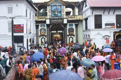 आज साउनको अन्तिम सोमबार, शिवालयमा श्रद्धालुहरुको घुइँचो