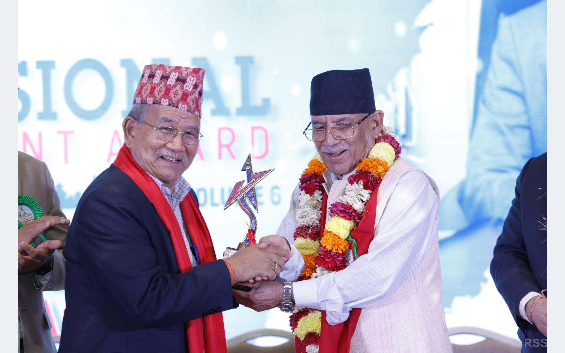 ललितपुर महानगरप्रमुख महर्जन ‘एक्सिलेन्स अर्वान गभर्नेन्स अवार्ड’बाट सम्मानित