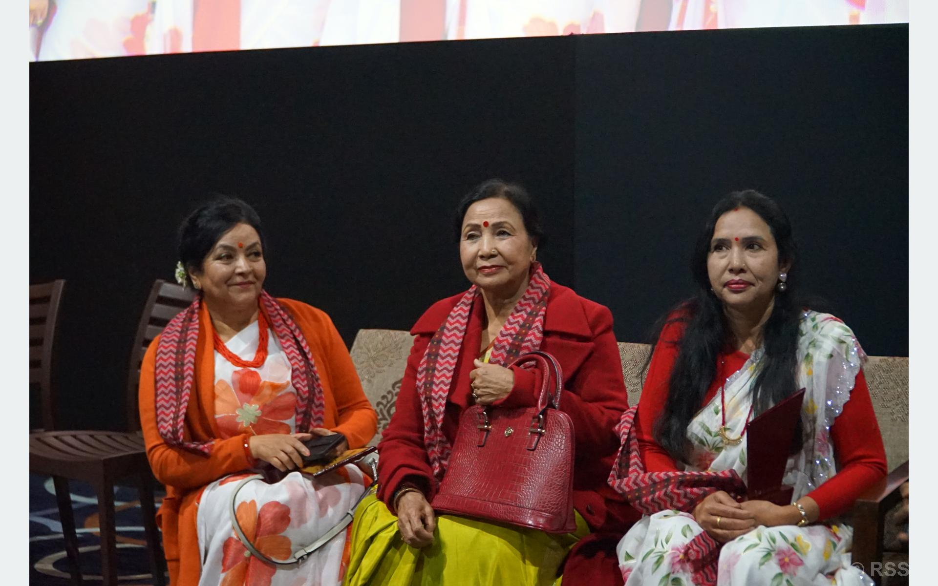 बढ्दो उमेरले अनुभवी बनाएको छः अभिनेत्री भुसाल
