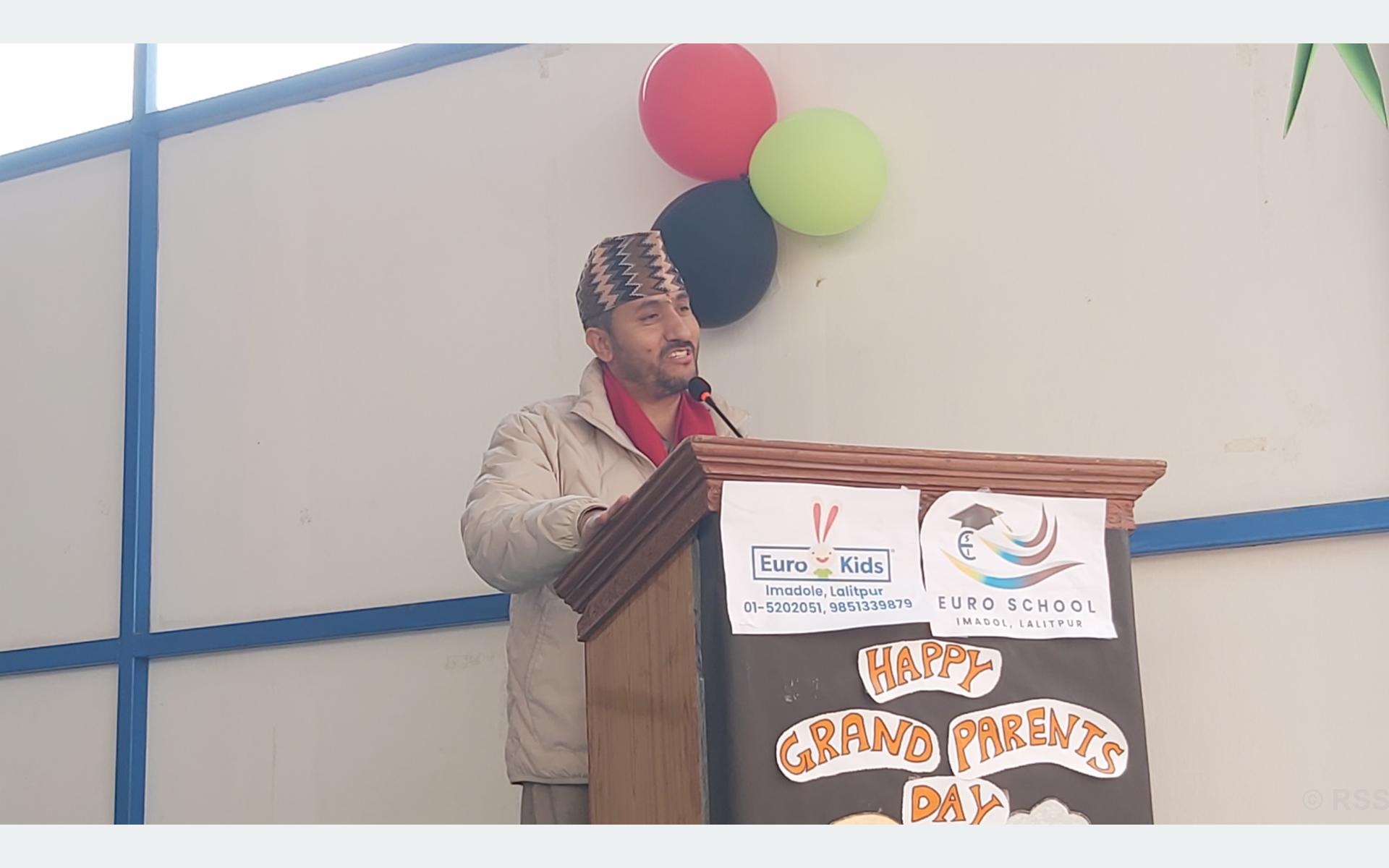 जनहित र मुलुकको पक्षमा काम गर्नेलाई मतदान गर्न मन्त्री खरेलको आग्रह