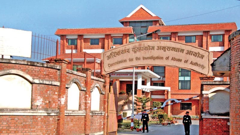 अख्तियारको टोलीद्वारा निमित्त प्रमुख प्रशासकीय अधिकृत श्रीवास्तव पक्राउ