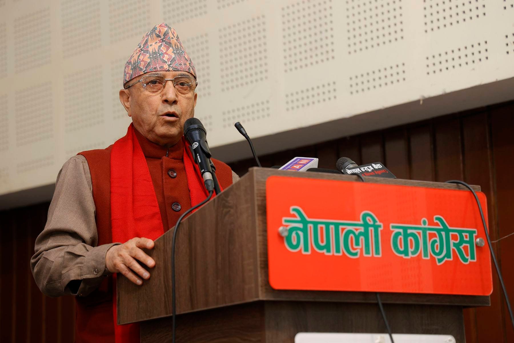 विश्वभर रहेका नेपालीलाई पार्टीमा आबद्ध गराएर समृद्धि हासिल गर्ने नीति तय गर्छौँ : उपभापति खड्का
