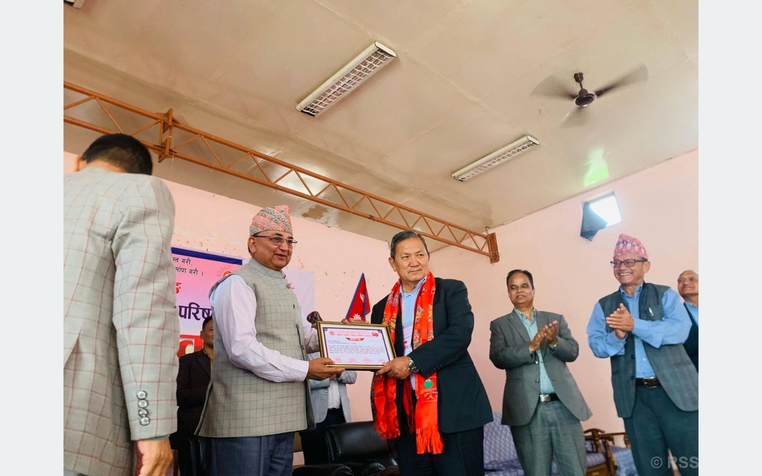 एमाले उपमहासचिव गुरुङ सम्मानित