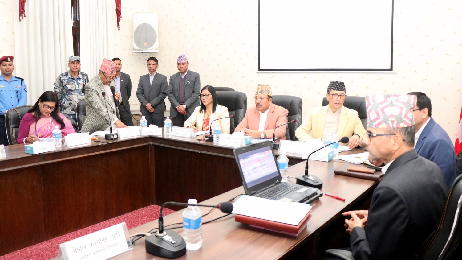 निर्वाचनको पूर्वतयारीबारे राजनीतिक दलसँग आयोगको छलफल