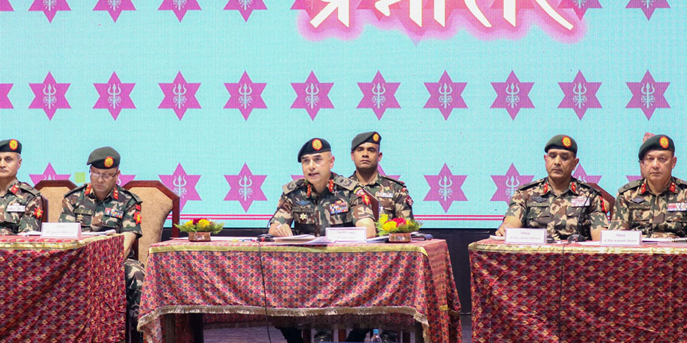 लुटिएका हतियार र फरार कैदीबन्दीबाट हुनसक्ने सुरक्षा चुनौतीप्रति गम्भीर छौँ : नेपाली सेना