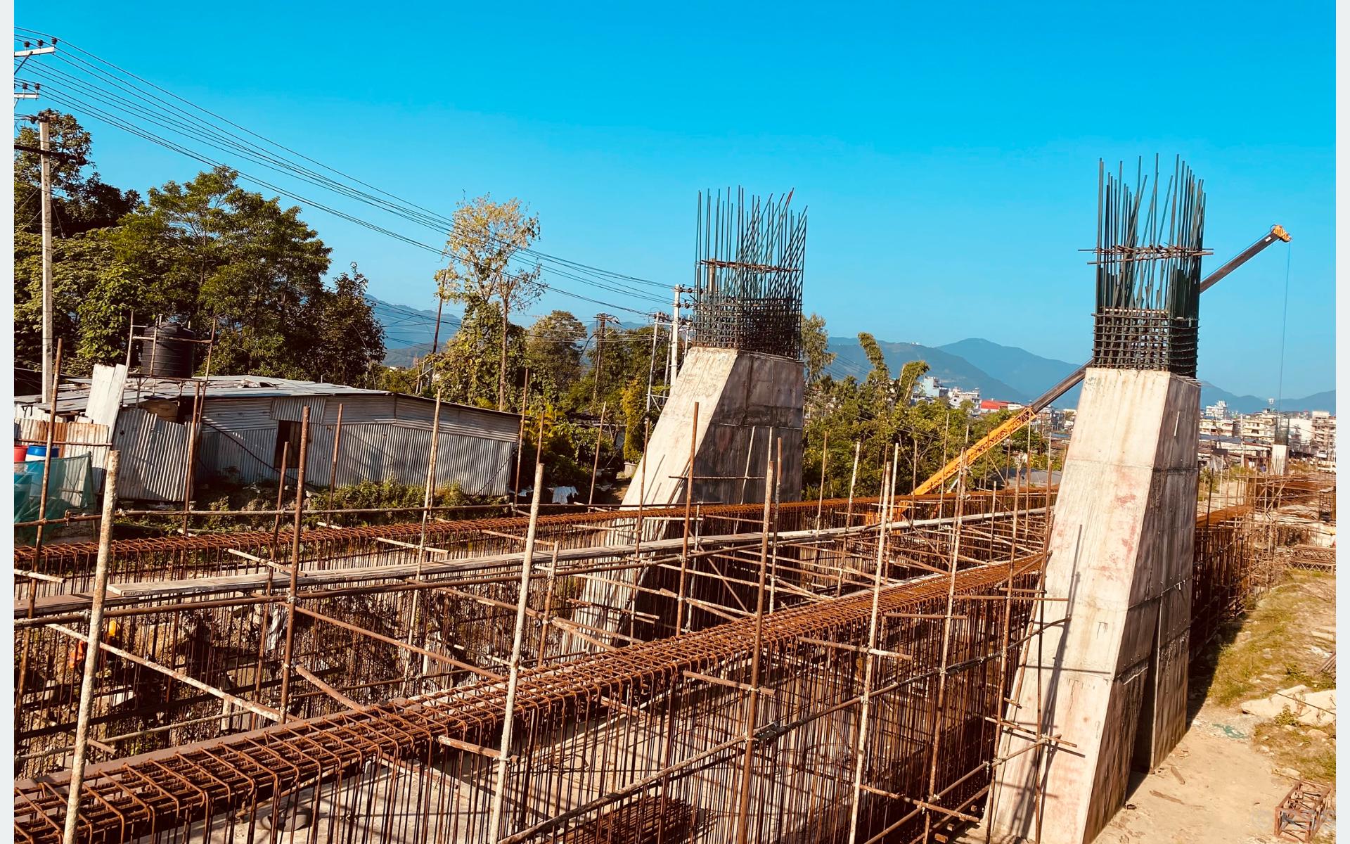 ठेक्का अवधि सकिँदा सेती पुलमा आधा काम