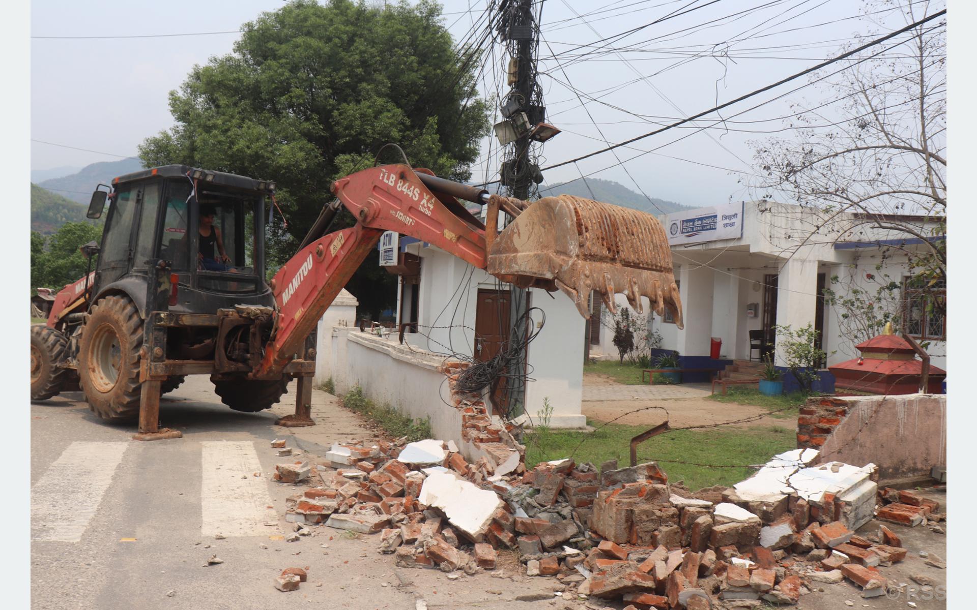 देशभर सञ्चालन गरियो अतिक्रमित संरचना हटाउने अभियान