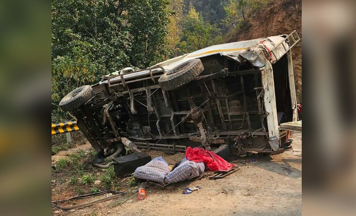 भारतीय तीर्थयात्री सवार जीप प्युठानमा दुर्घटना : एकको मृत्यु, २० जना घाइते