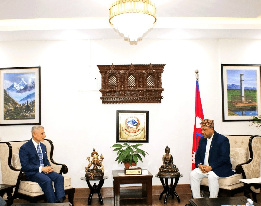 परराष्ट्रमन्त्री खनाल र अमेरिकी सहायक विदेशमन्त्री कपुरबिच भेटवार्ता