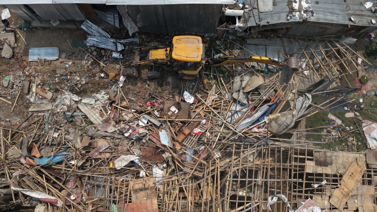 थापाथलीको सुकुमबासी बस्ती खाली गरियो (तस्बिरसहित)