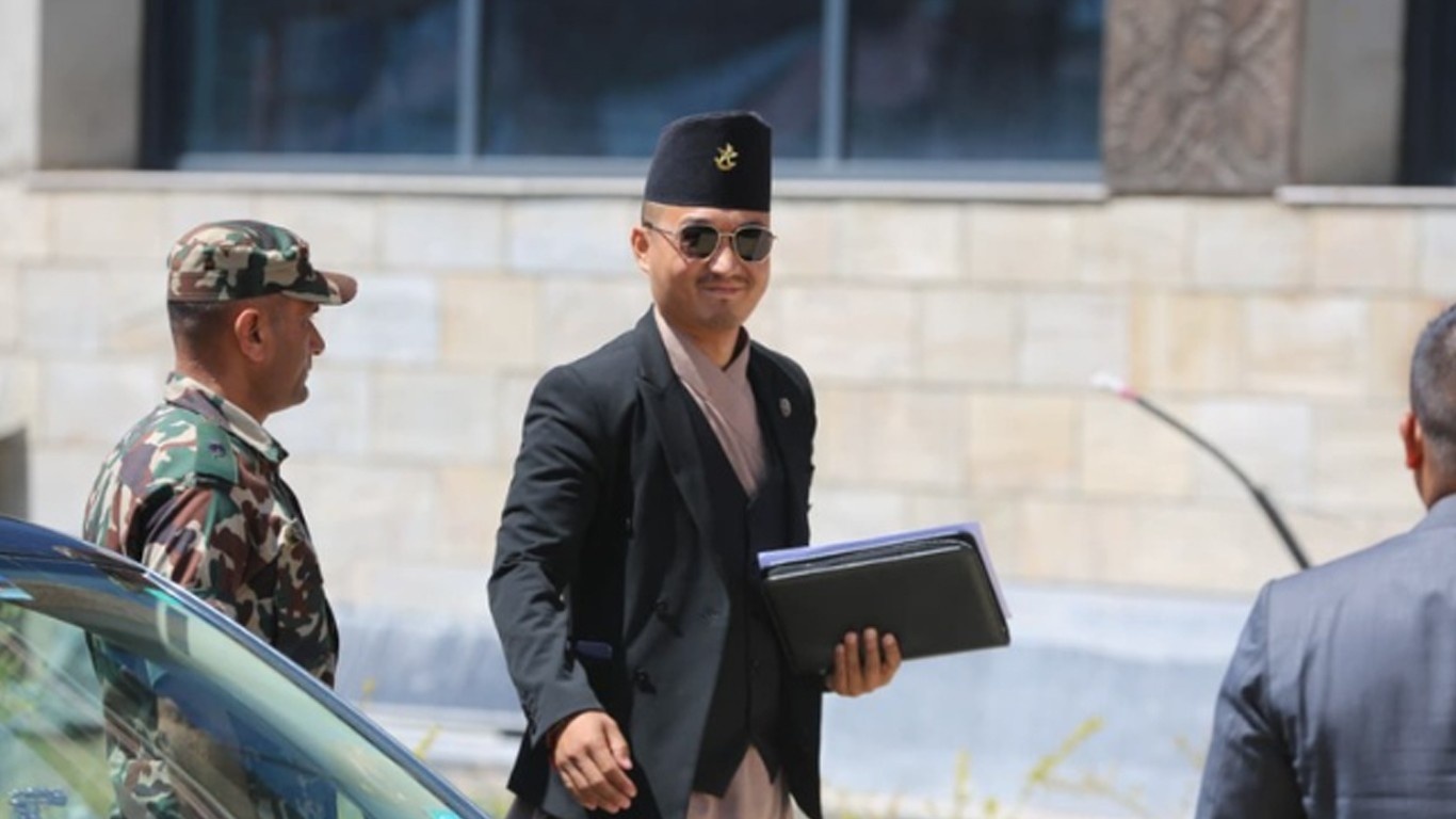 विवादमा परेपछि गृहमन्त्री गुरुङले दिए स्पष्टीकरण