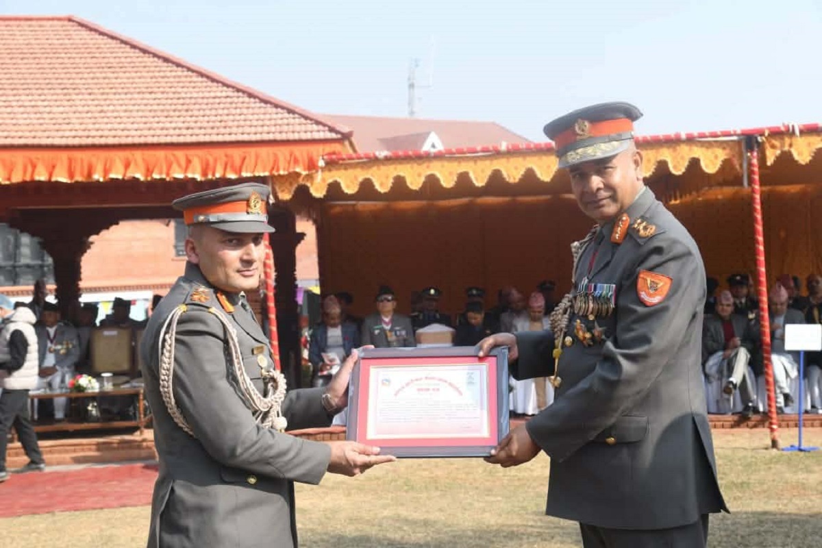 २५ औं सशस्त्र प्रहरी दिवस अवसरमा उत्कृष्ट मिडिया समन्वय पुरस्कार सहप्रवक्ता थापालाई