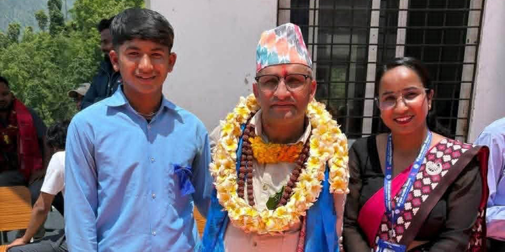 यसम माध्यमिक विद्यालयमा झोला वितरण कार्यक्रम सम्पन्न