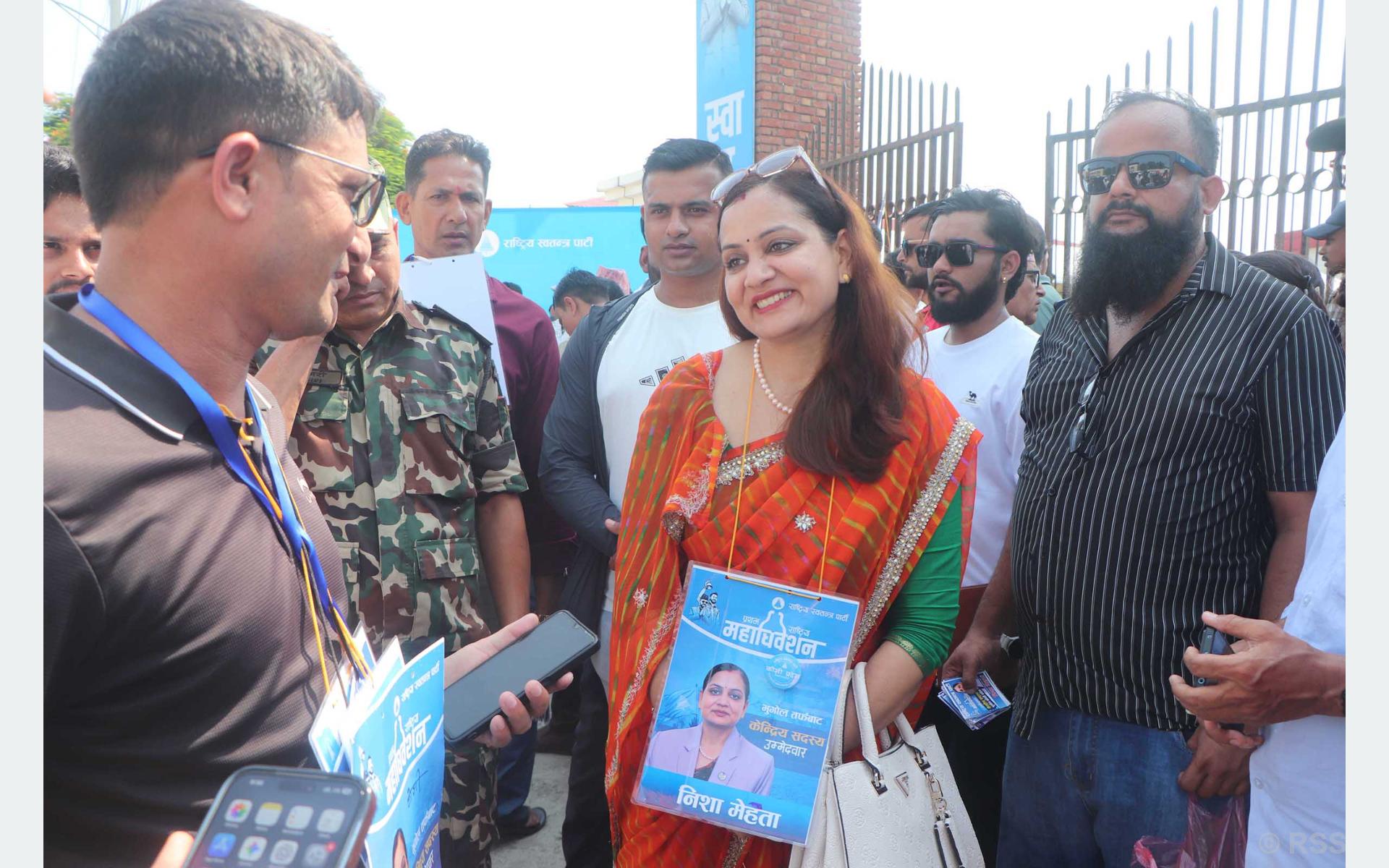 रास्वपा महाधिवेशनः निर्वाचन प्रक्रियाअघि बढेसँगै नेता, कार्यकर्ता भोट माग्न व्यस्त