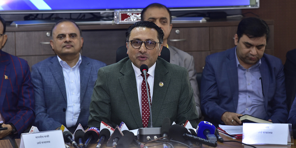 उपभोक्तालाई ‘लट्री टिकट’बाटै लखपति बनाउँछौँः अर्थमन्त्री डा वाग्ले