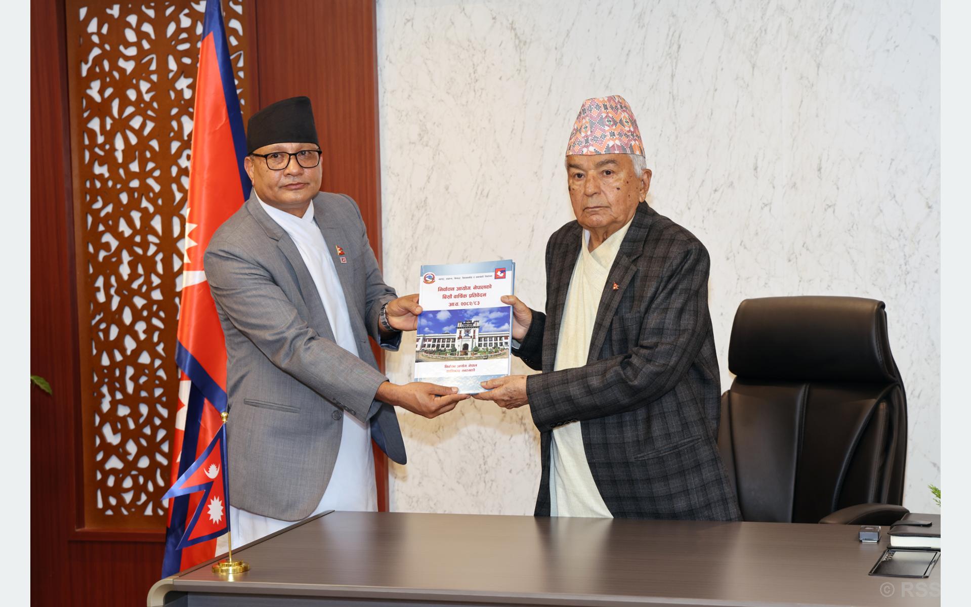 राष्ट्रपतिसमक्ष निर्वाचन आयोगको वार्षिक प्रतिवेदन पेश