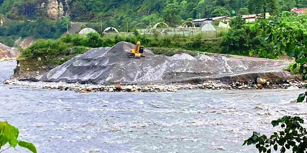 कालीगण्डकी नदीबाट अवैध उत्खनन गरिएको बालुवा जफत