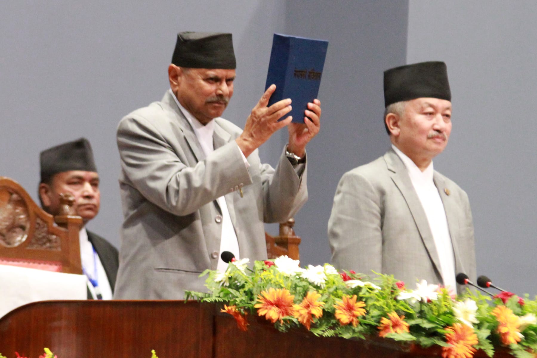 सङ्घीयताको कसीमा संविधानका एक दशक