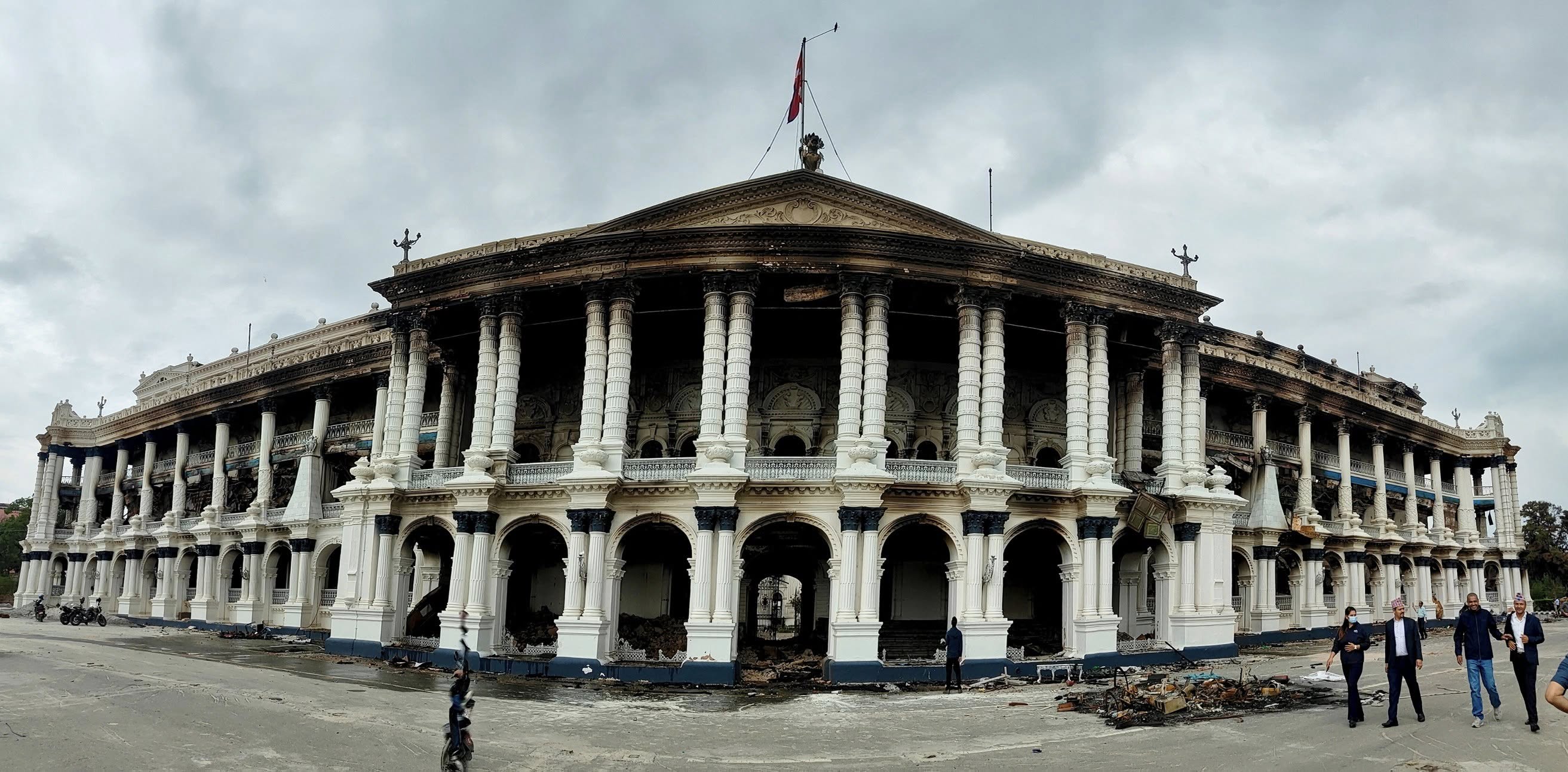 आगजनीले खण्डहर बनेको सिंहदरबारबारे केही जानकारी