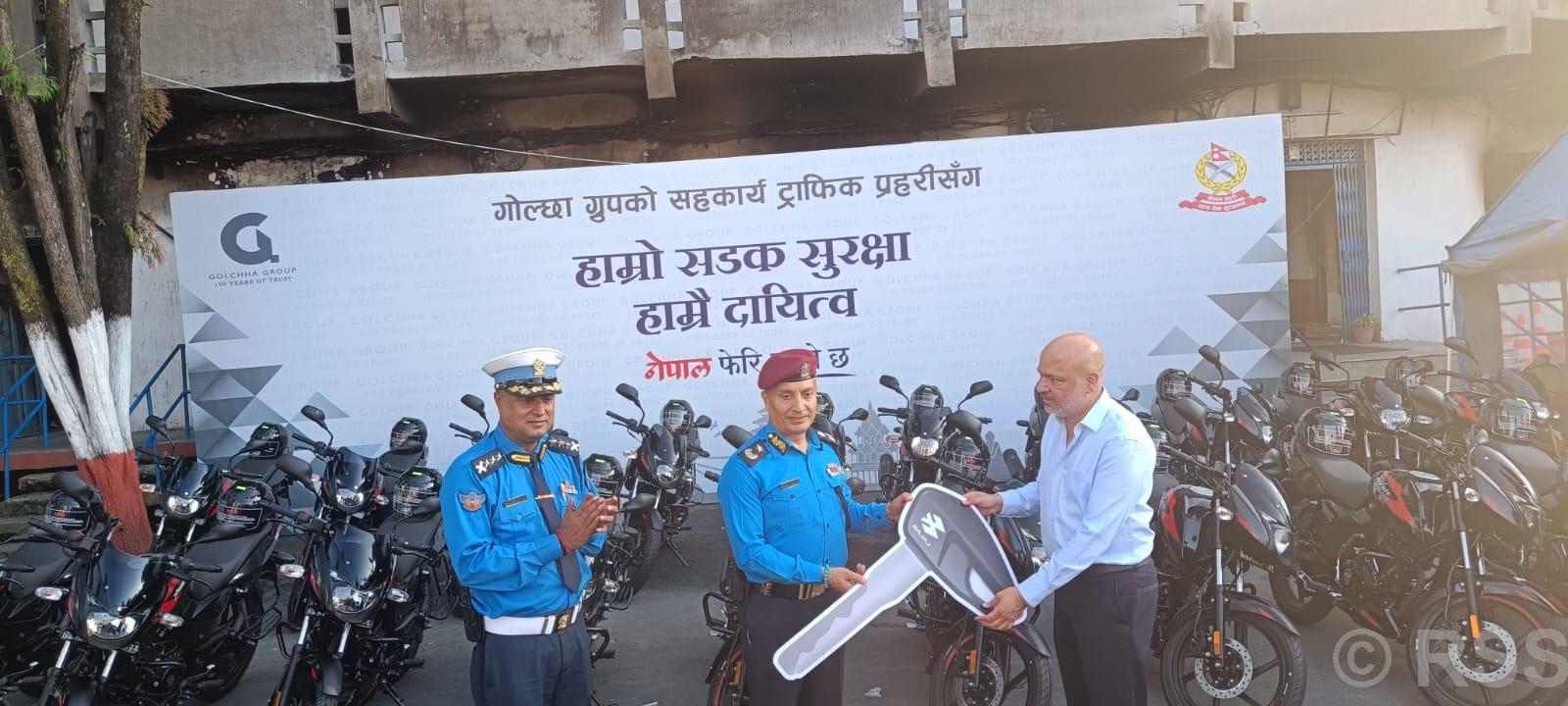 गोल्छा ग्रुपद्वारा उपत्यका ट्राफिक प्रहरी कार्यालयलाई बिस थान मोटरसाइकल प्रदान