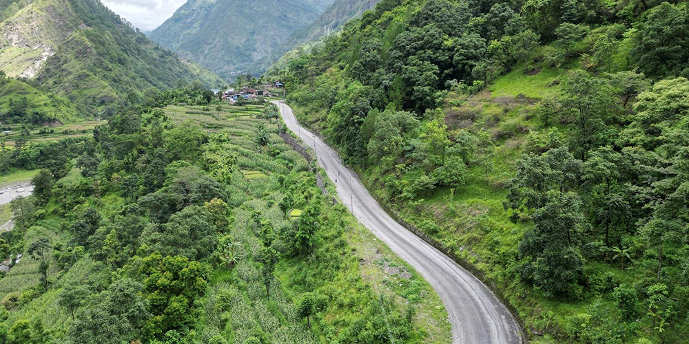 पक्की सडक निर्माण