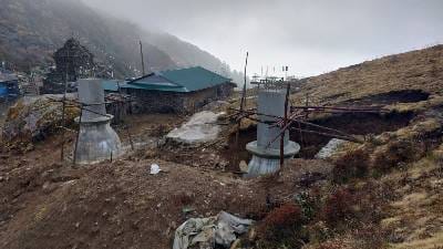 सोलुखुम्बु र भोजपुर जिल्लाको सिमानामा सहिद गेट निर्माणमा अनियमितता