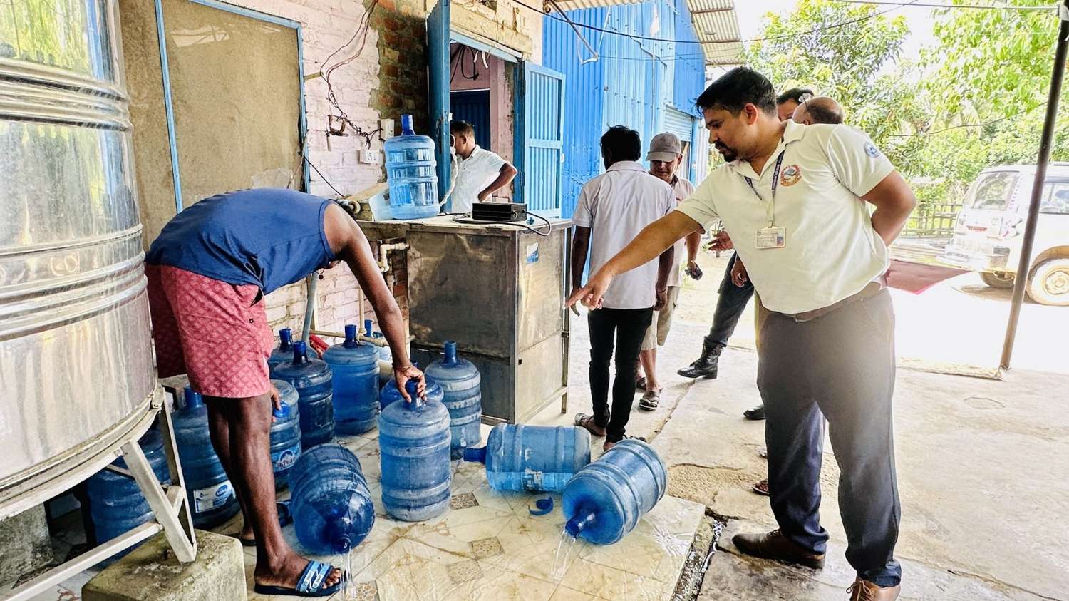 लहानमा मापदण्डविपरीत सञ्चालित उद्योगमा कारबाही
