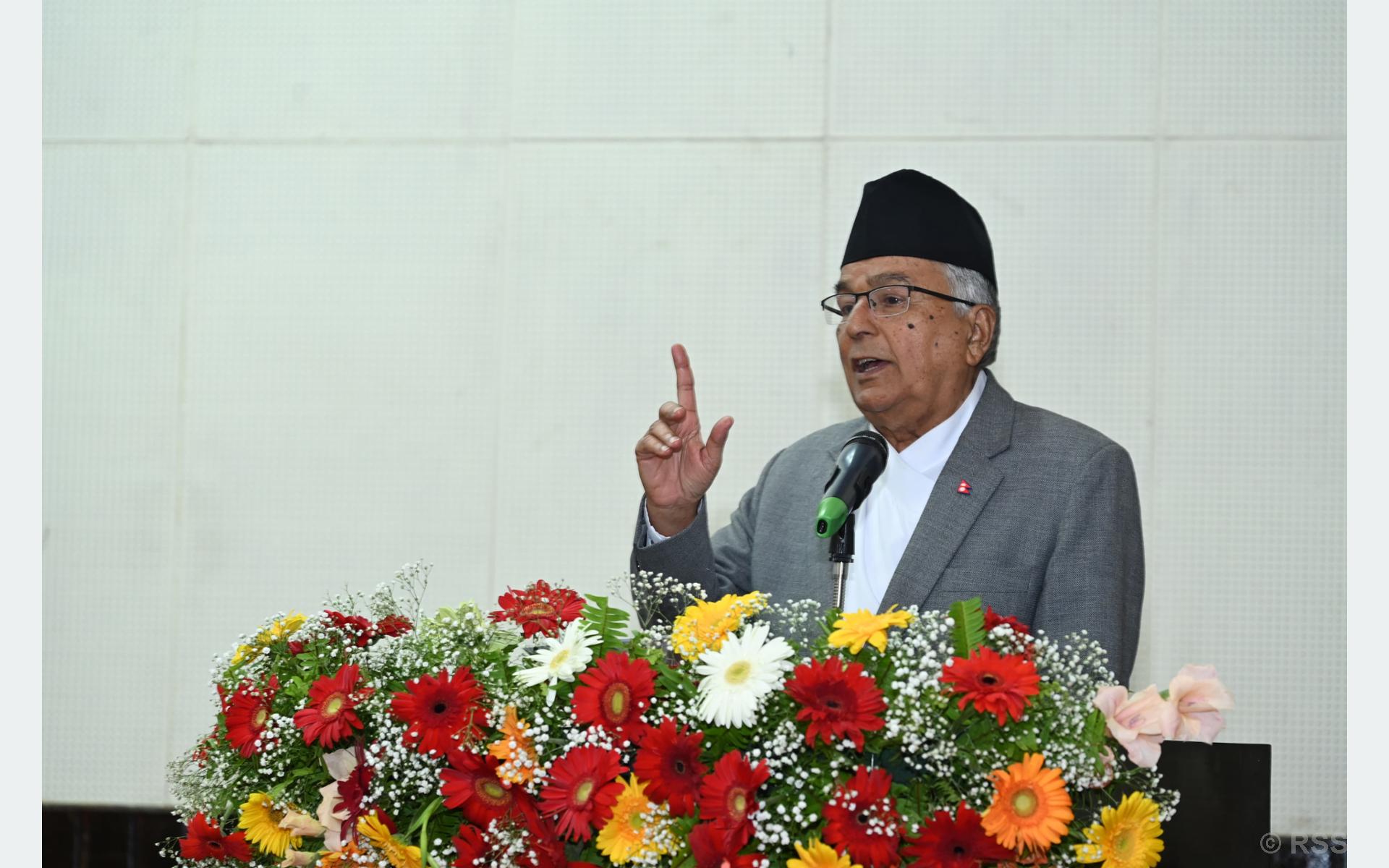 गिरिजाप्रसाद कोइराला क्रान्ति र शान्तिको नेता : राष्ट्रपति पौडेल