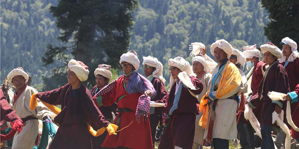 हुम्लाको सिमकोट गाउँपालिका–८ स्याडा गाउँमा लाग्ने चोख्या पर्वमा नाच्दै झाँक्री