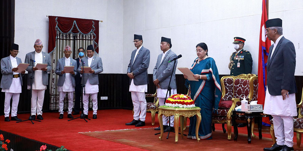 नवनियुक्त मन्त्रीहरुद्वारा शपथ