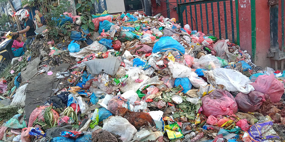 फोरहका कारण  कालीमाटी तरकारी बजारको मुख्य प्रवेशद्वार नै बन्द