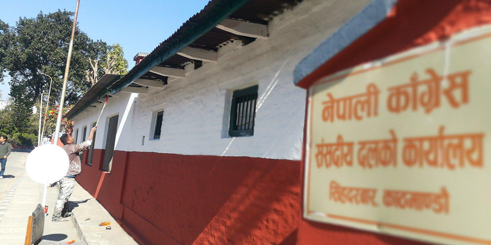 निर्वाचनको परिणाम आएसँगै दलका कार्यालय रङ्गरोगन गरिँदै