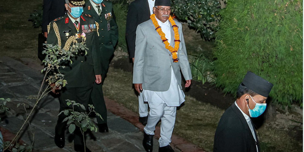 प्रधानमन्त्रीको शपथ लिन जब दाहाल दौरासुरुवालमा राष्ट्रपति निवास पुगे...