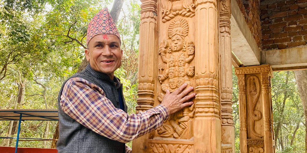 काष्ठकलामा सात पुस्तादेखिको विरासत जोगाउँदै भीमबहादुर