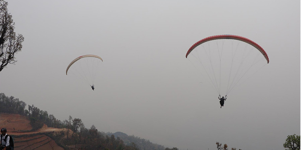 पर्यटकीय गतिविधि बढाउन चितवनमा प्याराग्लाइडिङ