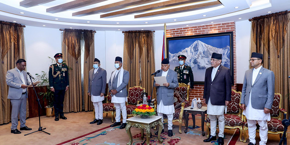 राष्ट्रपतिबाट नवनियुक्त मन्त्रीलाई शपथ