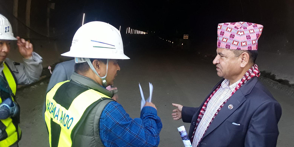 मन्त्री ज्वालाद्वारा नागढुङ्गा सुरुङमार्गको अनुगमन